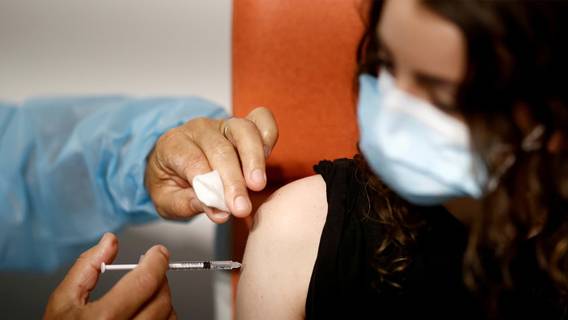 Во Франции пройден рубеж в 40 миллионов вакцинированных первой дозой