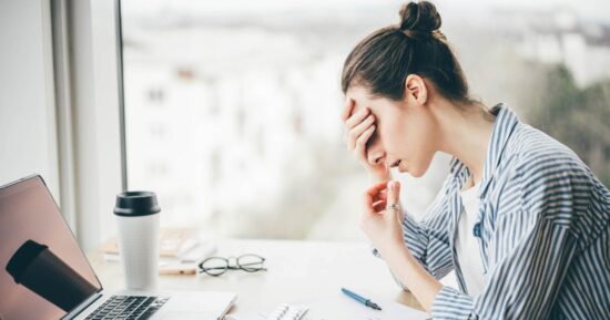 Как помочь себе, если плохо из-за магнитной бури сегодня, объяснила невролог Овсянникова