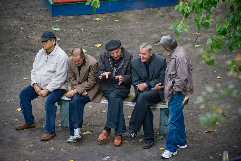 Фотограф фиксировал происходящие в течение 4 лет события на лавочке