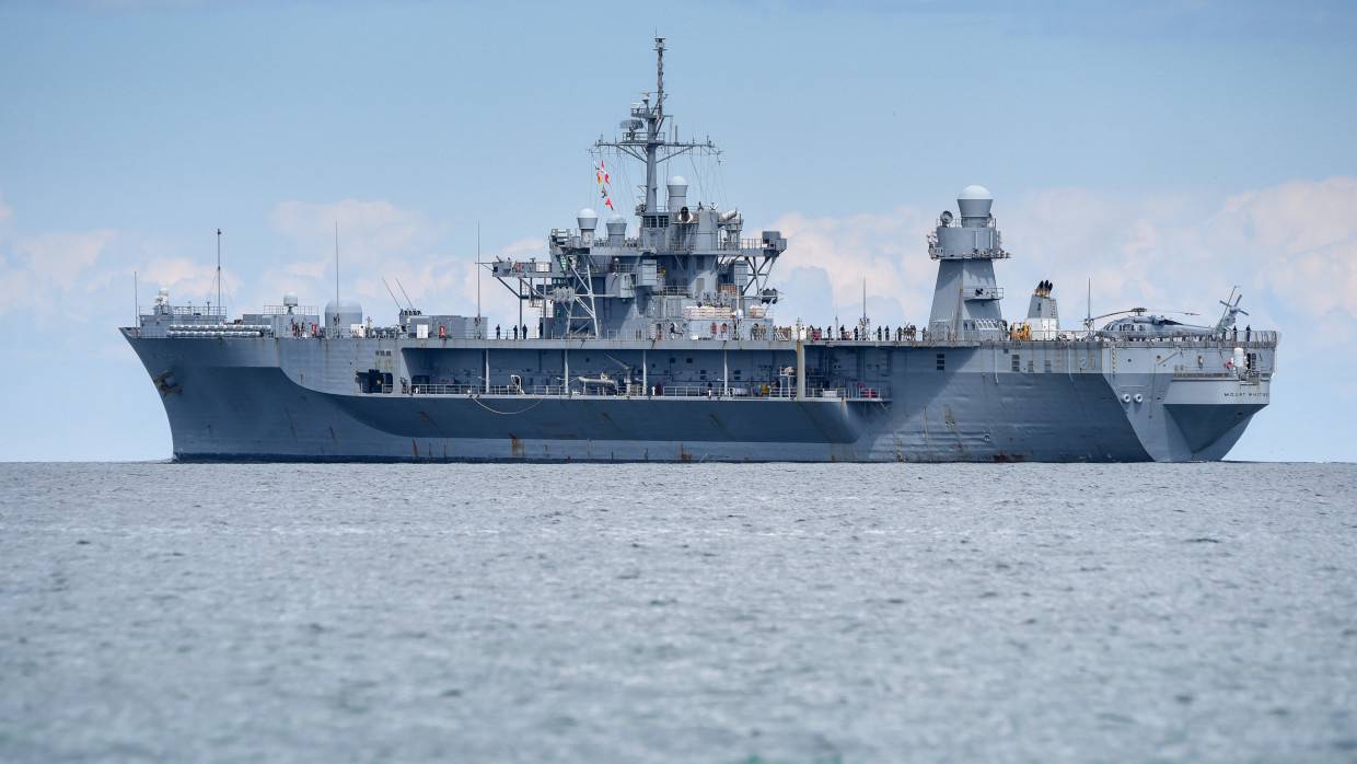 Американский эсминец Porter и корабль Mount Whitney провели учения в Черном море