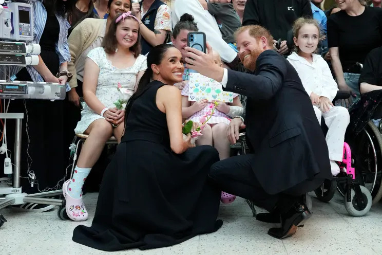 Меган Маркл и принц Гарри прибыли с визитом в Австралию Маркл, Меган, принц, Гарри, появилась, рамках, ГарриМеган, Австралию, визитом, также, вскоре, больницу, романа, актрисе, спустя, обязанности, Супруги, Великобритании, исполняли, женился