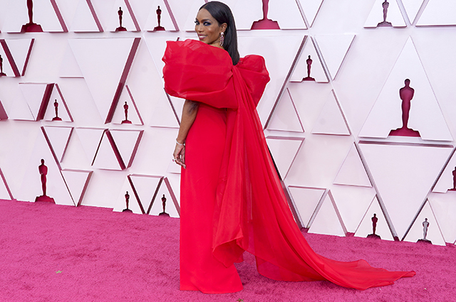 Оскар-2021: Анджела Бассетт на красной дорожке Красная дорожка