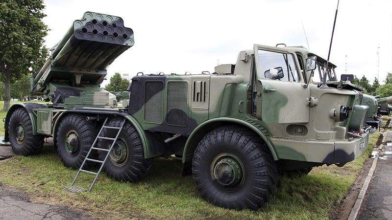 Минобороны поделилось кадрами работы РСЗО «Ураган» по позициям ВСУ