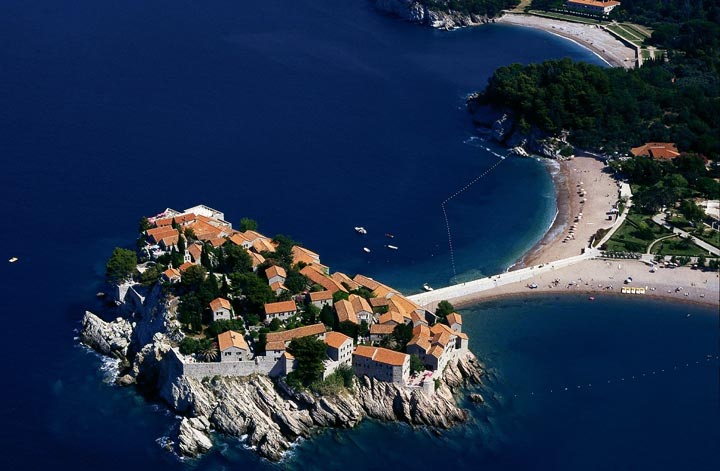 Вид на остров Святого Стефана в Черногории