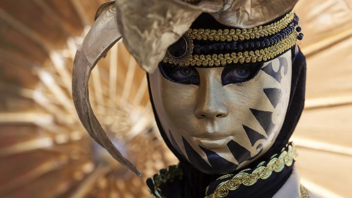 ПРОСЫПАЙТЕСЬ, КОМИССАР, ПОРА БИТЬ РОССИЮ. ПРЕДАТЕЛЬСТВО ДВАЖДЫ ДЕПУТАТА