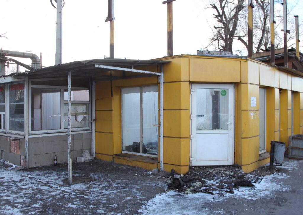 демонтаж павильона. снос временных сооружений красноярск. демонтаж ларьков. демонтаж торговых павильонов. демонтаж павильона.