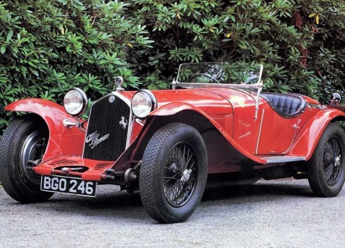 Машина Alfa Romeo 8C из глубин истории.