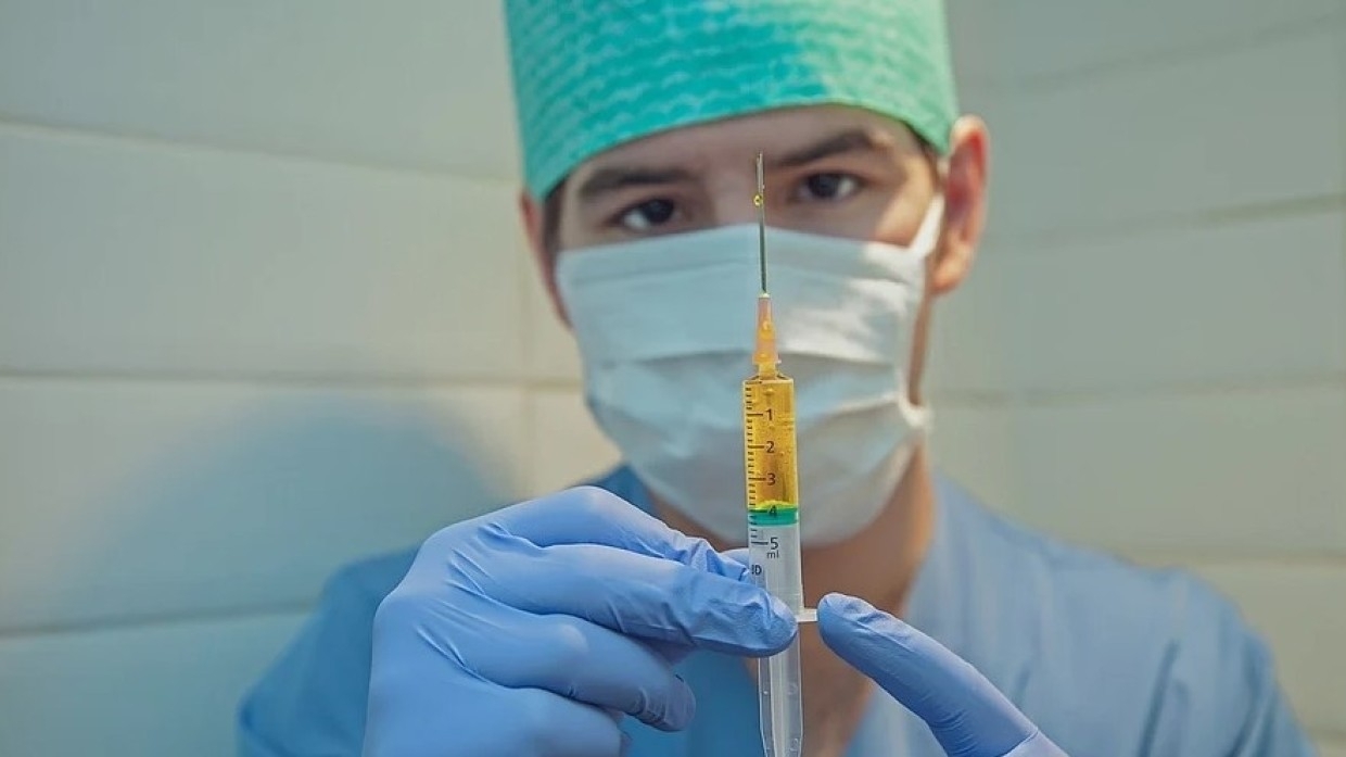 Иммунолог Жемчугов объяснил возникновение новых штаммов коронавируса