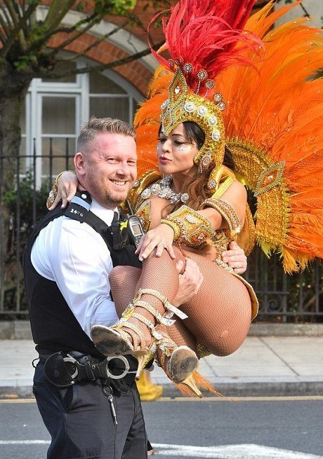 Около 7 тысяч полицейских следили за порядком Ноттинг-Хилл, Фестиваль, великобритания, карнавал, мир, фестивали мира, фотография