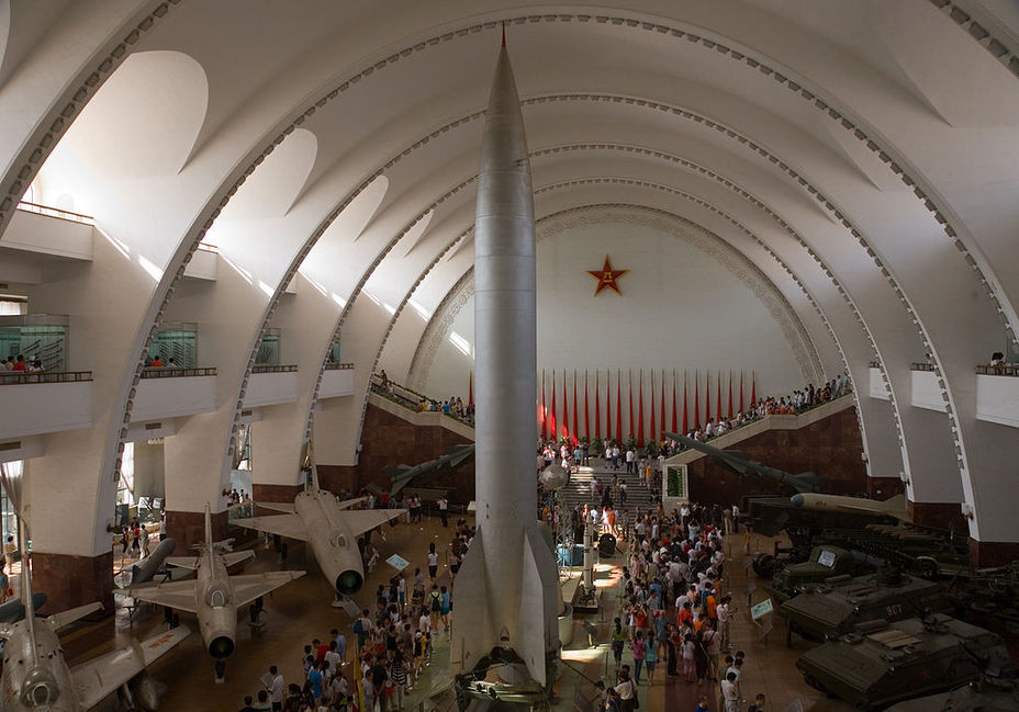 ​Баллистическая ракета «Дунфэн» в главном зале Военного музея Китайской народной революции, Пекин wikiwand.com - «Божественный корабль» | Warspot.ru