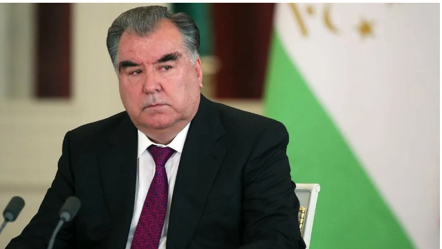 Президент Таджикистана Рахмон со своими трудовыми мигрантами уже добрался до Путина и общался с ним по телефону