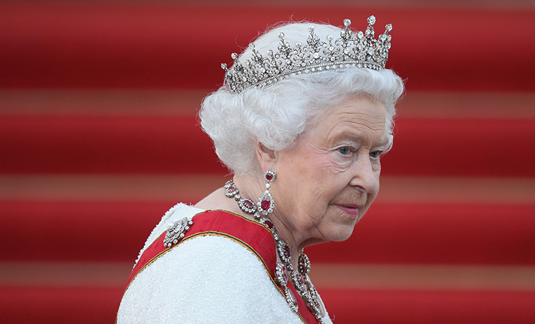 Королева Елизавета II выступила с официальным обращением к нации: 