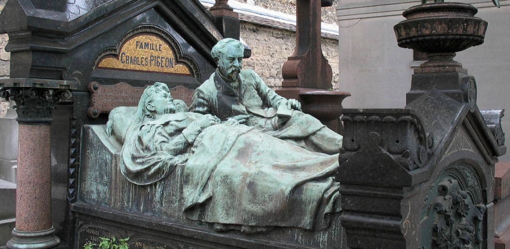 Необычные надгробные памятники