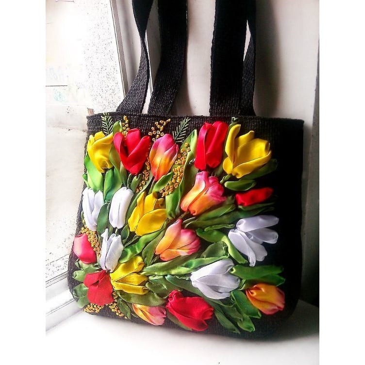 Вышивка лентами вновь входят в моду Вышивка лентами вновь входят в моду