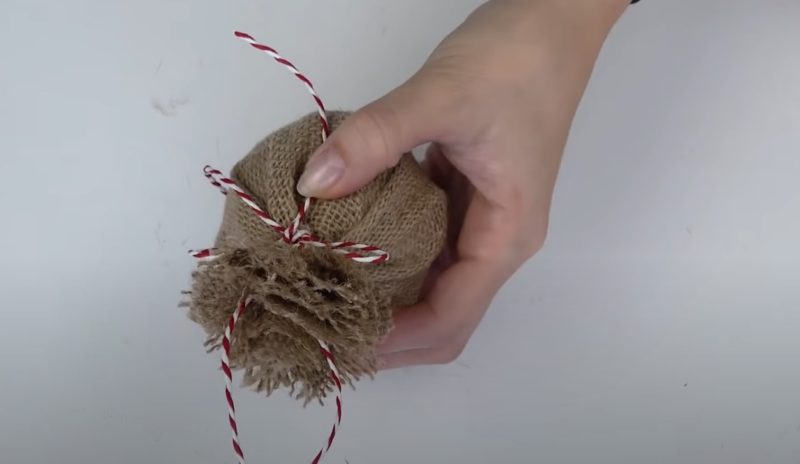 Отличные идеи, что можно сделать из мешковины и пенопластового шарика Отличные идеи, что можно сделать из мешковины и пенопластового шарика интерьер,переделки,рукоделие,своими руками,сделай сам