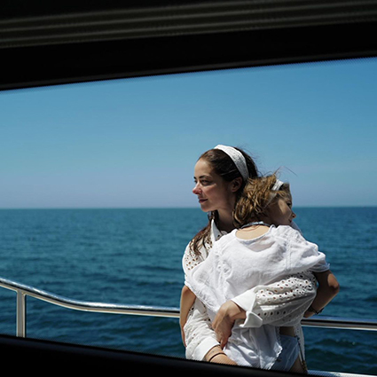 Марина Александрова с мужем и детьми отдыхает на море Звездные дети