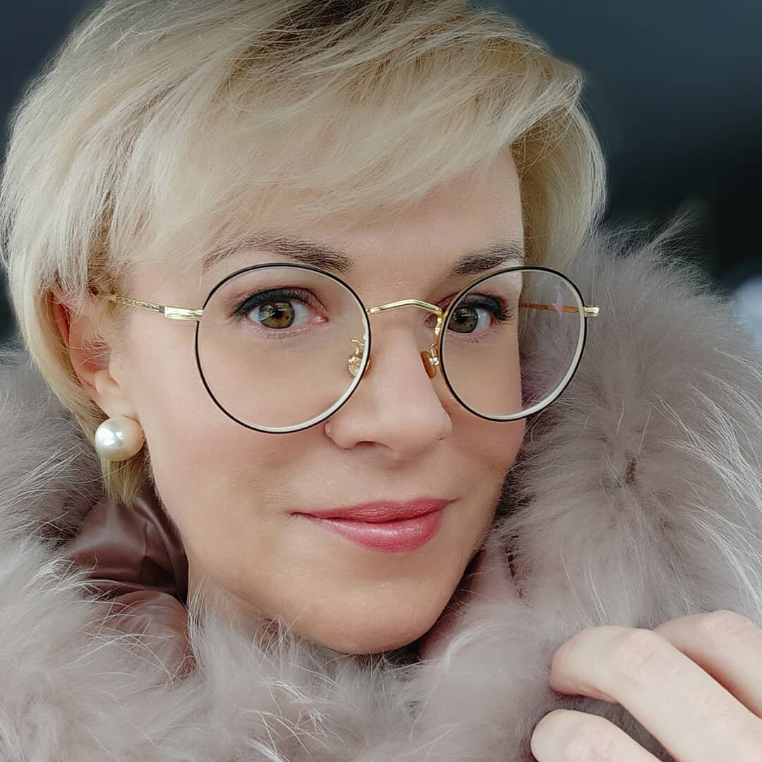 Женщины в очках фотографии кому за 40
