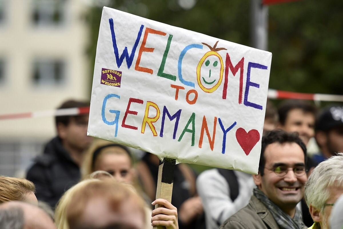 Где лучше: в белорусской «диктатуре» или немецкой «демократии»? История переехавших к нам украинцев Блогеры,общество,Политика