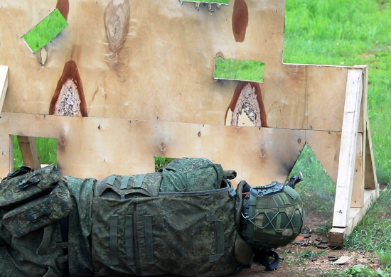 В Амурской области военнослужащие ВВО оттачивают навыки скоростной стрельбы