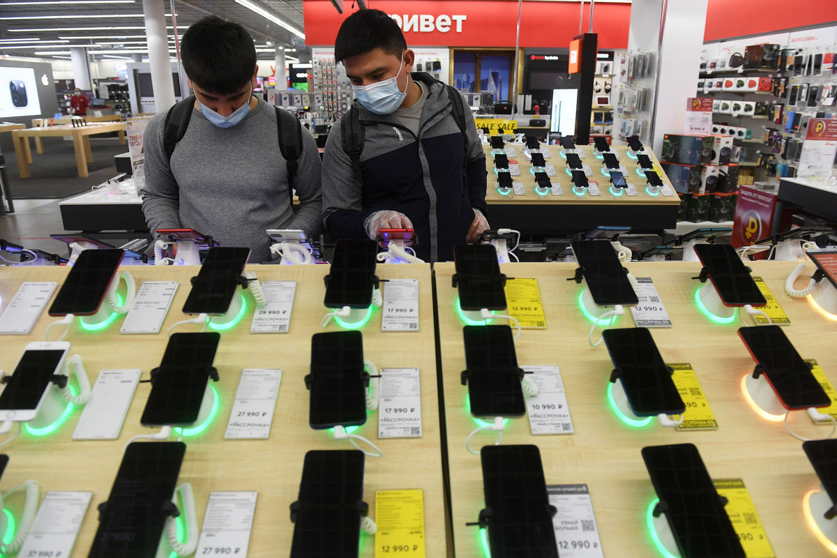 Counterpoint: продажи iPhone в Китае упали на 19% и выросли у Huawei на 69%