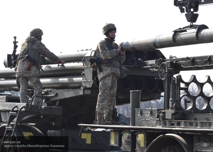 Эскалация конфликта в Донбассе: ВСУ разместили ракетные комплексы «Ураган» у жилых домов