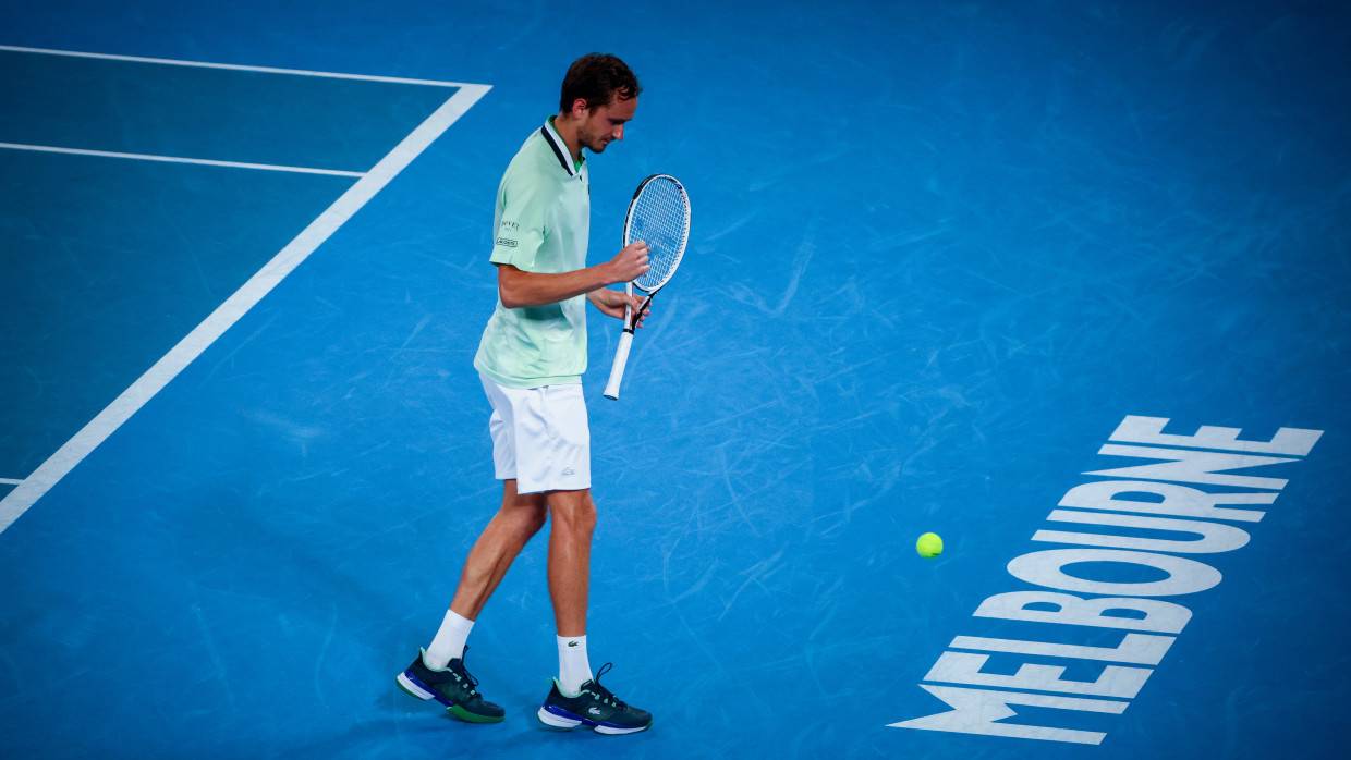 Медведев предположил, что его супруга сломала телевизор после финала AO-2022