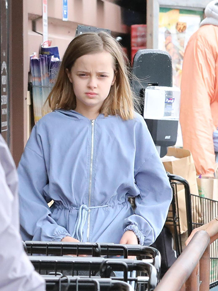 Сама нежность: Анджелина Джоли на прогулке с дочерью Вивьен Дети,Дети знаменитостей