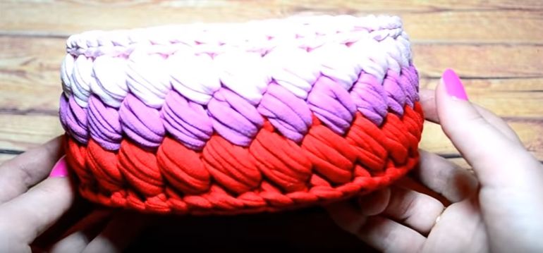 Связала себе и подругам раздарила! Корзинка из трикотажной пряжи выглядит дороже, чем в магазине