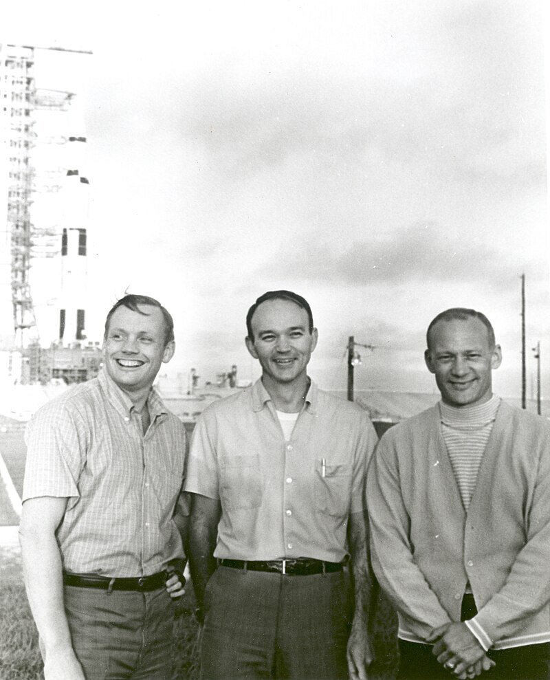 Слева направо: Нил Армстронг, Майкл Коллинз и Эдвин Олдрин во Флориде на фоне своего космического корабля