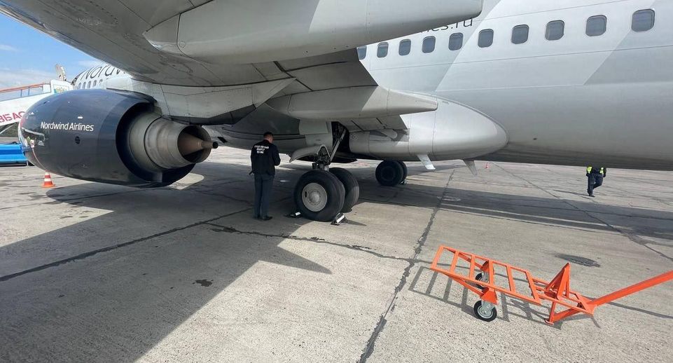 Самолет со 157 пассажирами выкатился за взлетно-посадочную полосу в Новокузнецке