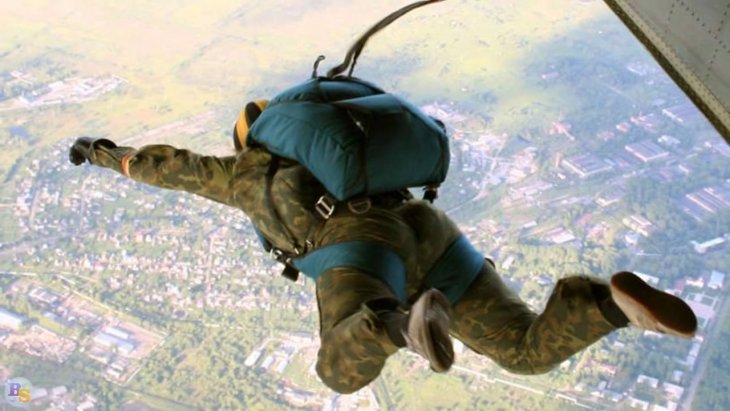 Шагнуть в бездну с борта самолёта, мечтал ещё в детстве