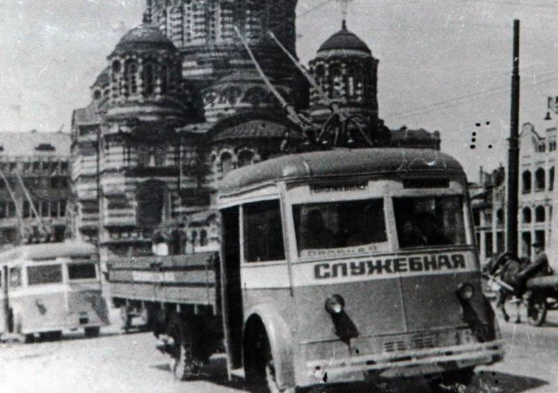 Первые грузовые электромобили. Троллейвозы оружие