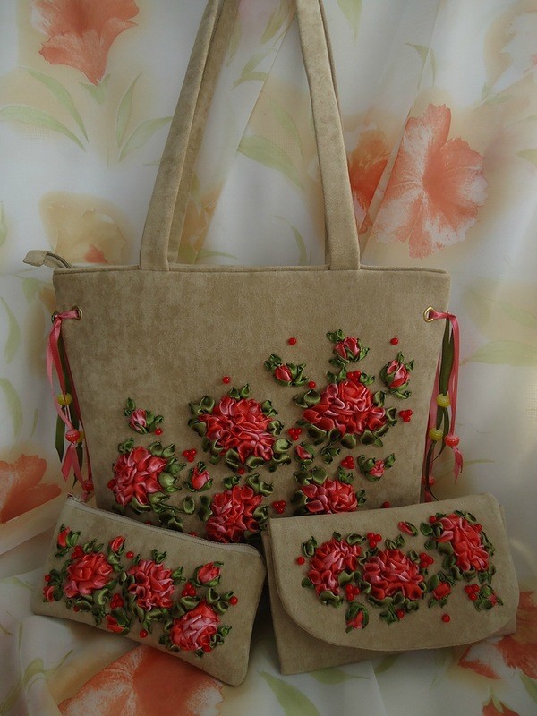 Вышивка лентами вновь входят в моду Вышивка лентами вновь входят в моду