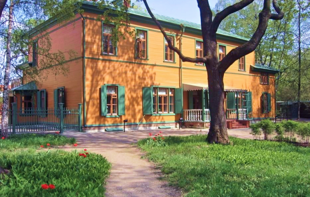 Музей-усадьба в Хамовниках. Этот дом Л. Н. Толстой приобрел в 1882 году 