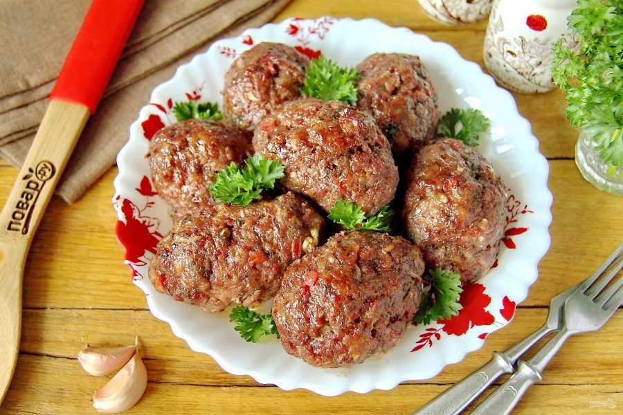 Cutlets with tomatoes
