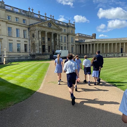 Дети Кейт Миддлтон и принца Уильяма идут в новую школу: что о ней известно Дети Кейт Миддлтон и принца Уильяма идут в новую школу: что о ней известно Монархии