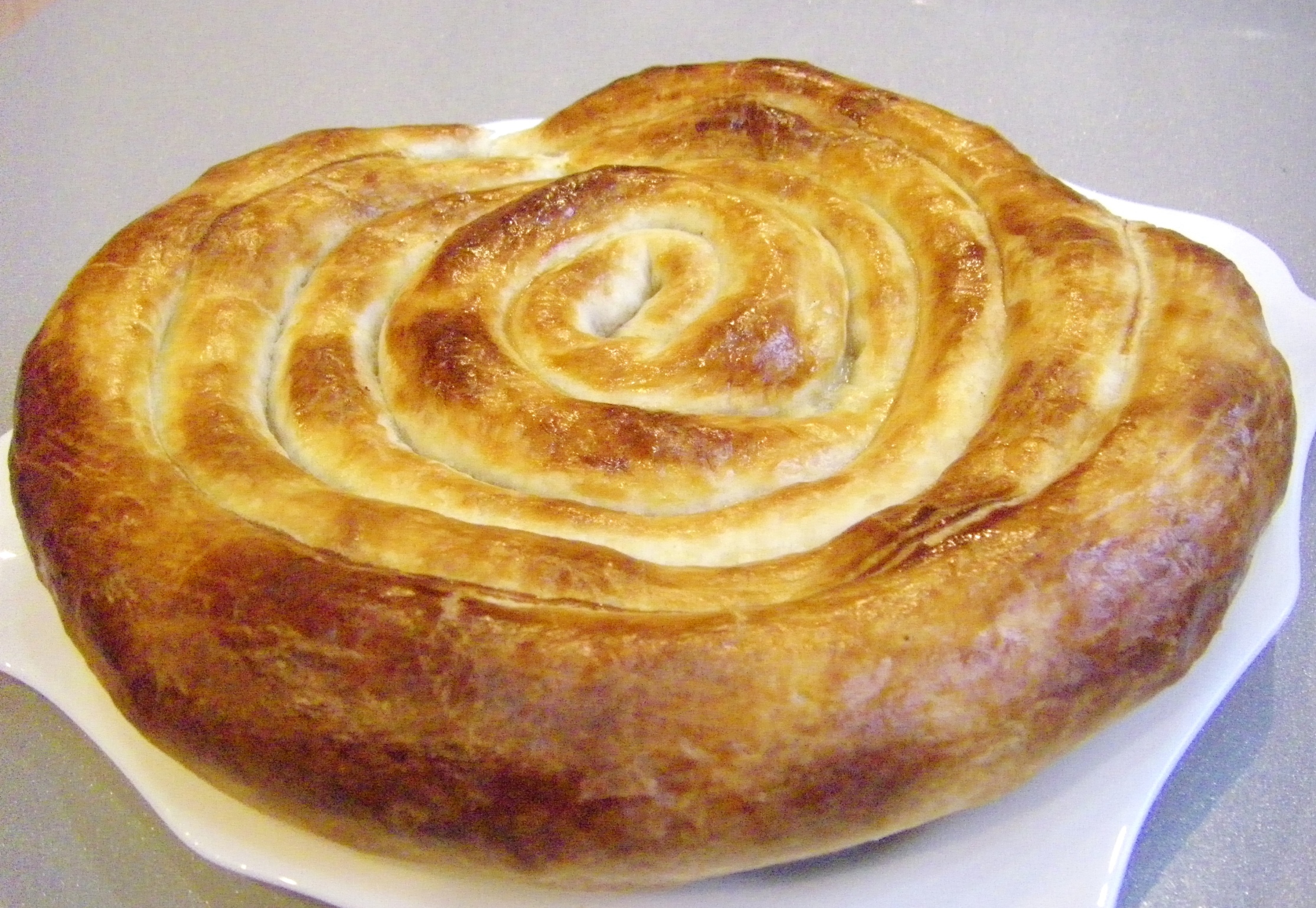 Сладкая тесто на сковороде. Слоёный хлеб кабардинский. Слоёный хлеб кабардинский сладкий. Лепешка фатир слоеная. Слоёный хлеб Дагестанский.