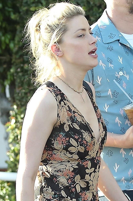 Воскресное свидание: Эмбер Херд и Андрес Мускетти на прогулке в Лос-Анджелесе Воскресное свидание: Эмбер Херд и Андрес Мускетти на прогулке в Лос-Анджелесе Звездные пары