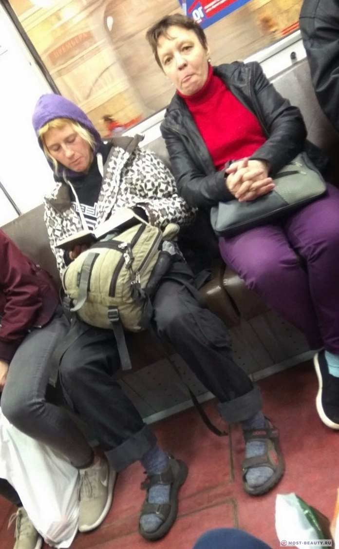 Фотографии женщин в метро: Интересный прикид