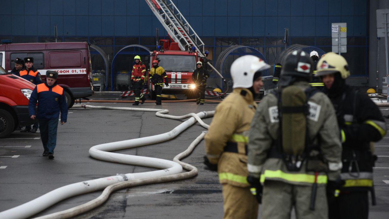 Сотрудники МЧС локализовали пожар в общежитии Военного университета в Москве