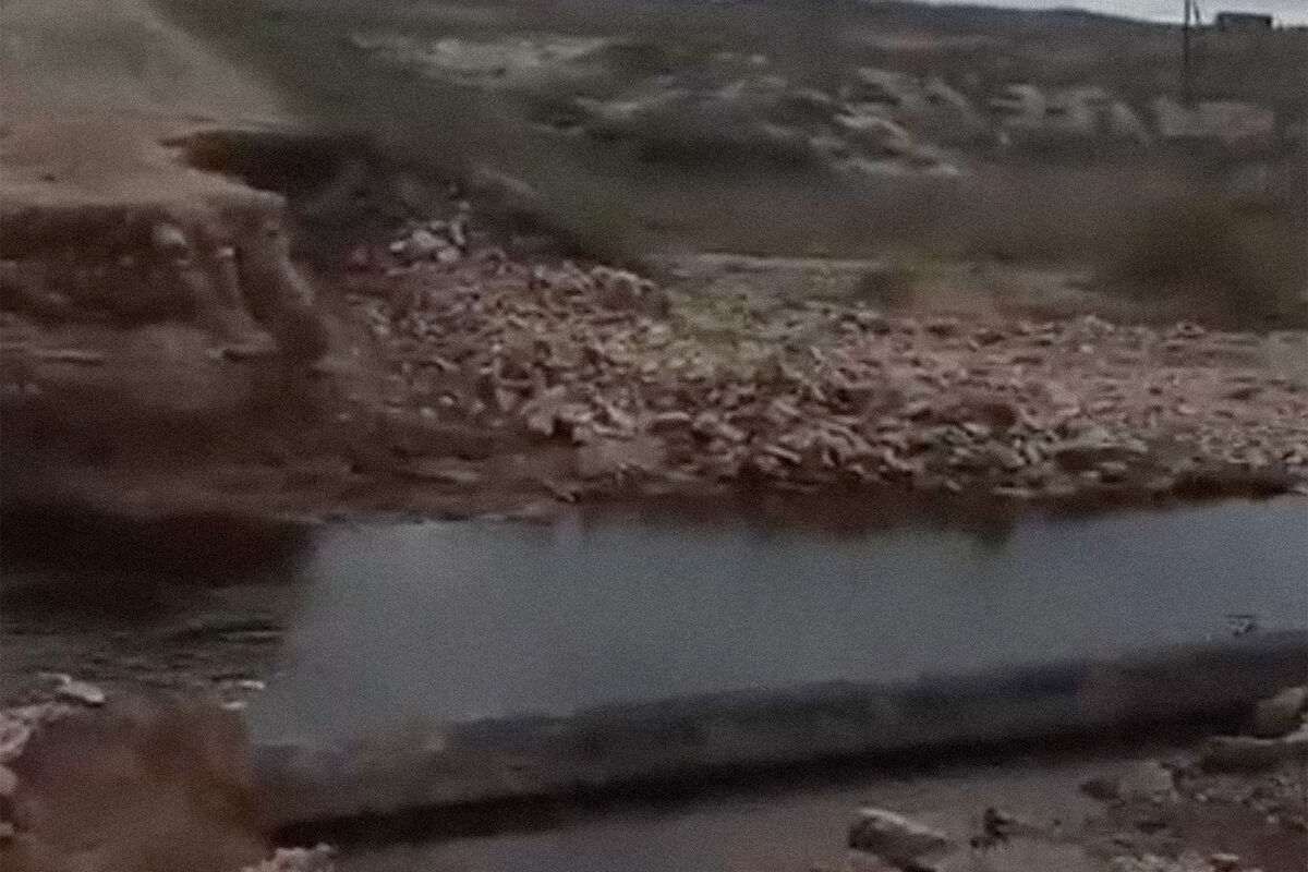 Жители поселка в Челябинской области пожаловались на смытую паводком трассу