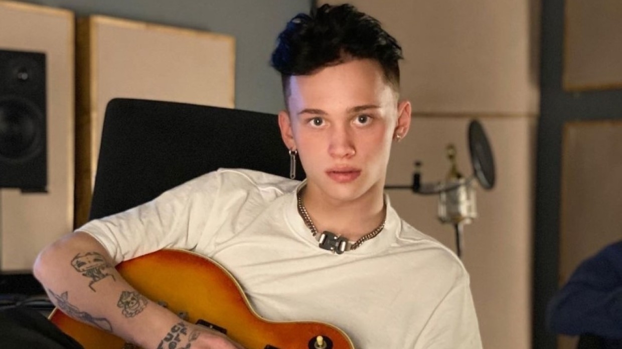 Миллионер Даня Милохин продолжает жить в небольшой комнате дома для блогеров