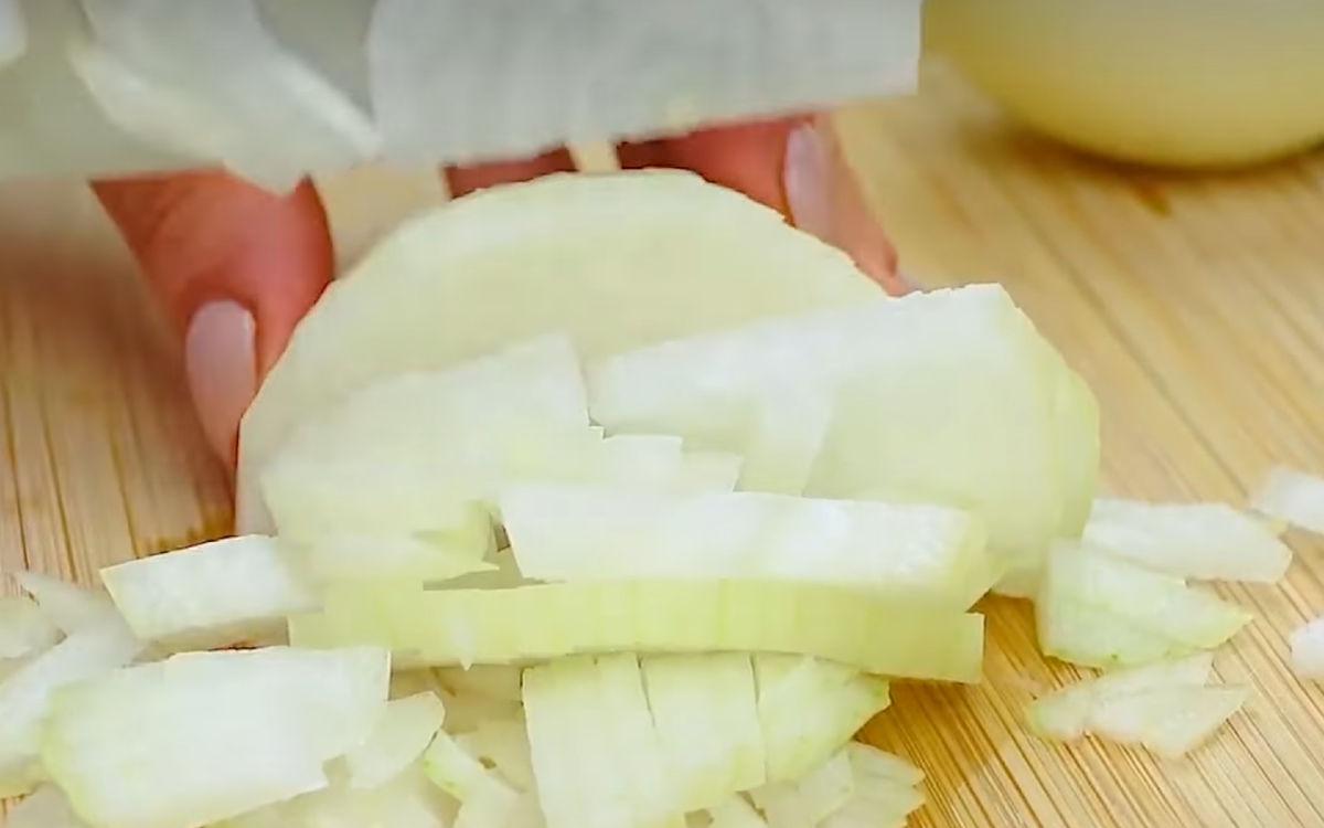 Сметут мгновенно! Вместо котлет готовлю их каждый день! Невероятно вкусно! Сметут мгновенно! Вместо котлет готовлю их каждый день! Невероятно вкусно! голубцы, стакана, пекинской, луковица1, перец, стакан, Ленивые, фарша, вкусуСформируйте, ложка, яйцо1, чайная, столовые, капусты1, чеснокаВыдавить, зубчик, фарша1, котлеты3, панировочных, ложки