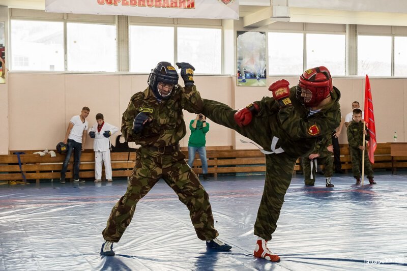 Огромный рукопашник и бывший десантник всегда убегал, если светила драка 