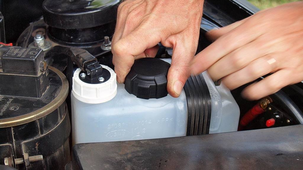 Крышка расширительного бачка: зачем она нужна и что будет при её неисправности? авто и мото,автоновости,автосоветы