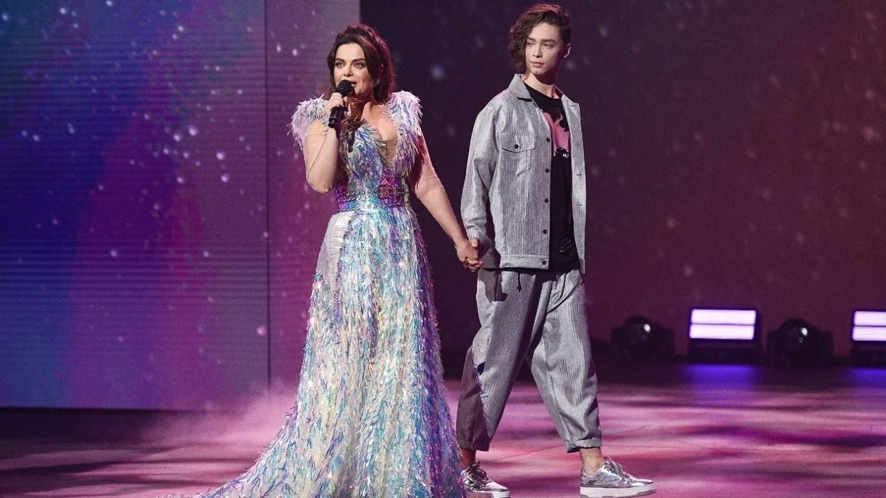Наташа Королева исполнила хит Андрея Губина с сыном в шоу «Две звезды» Шоу-бизнес