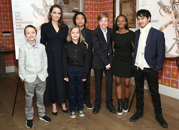 Как победить коронавирус и защитить детей: Анджелина Джоли дала интервью корейской газете Как победить коронавирус и защитить детей: Анджелина Джоли дала интервью корейской газете Звезды,Новости о звездах