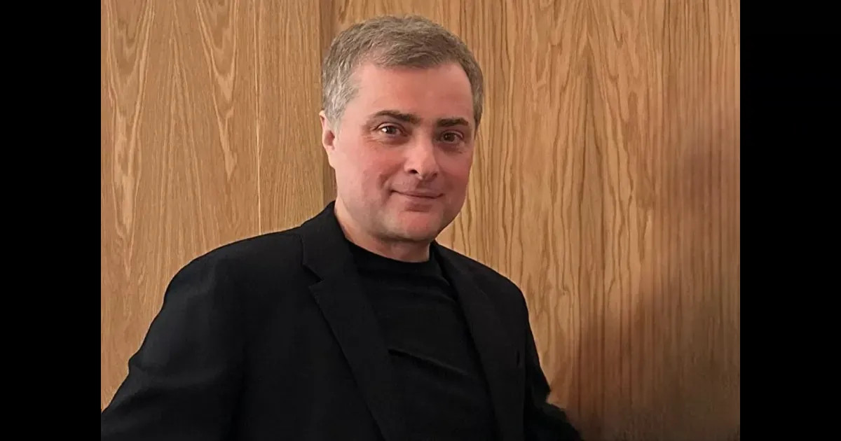 Владислав Сурков опроверг информацию о своём "экстренном" отъезде из России