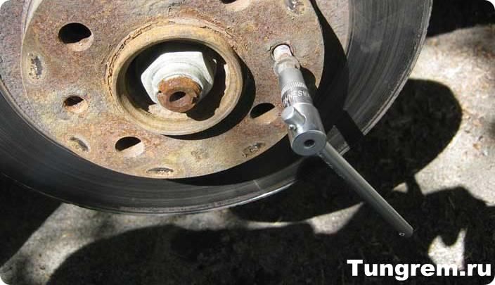 Замена тормозных дисков на Lada Kalina‎