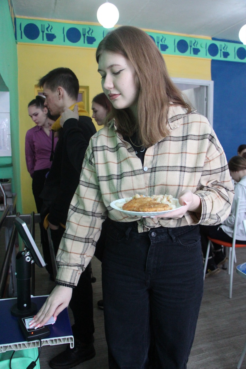 Приятного аппетита: Обедаем по-современному в вышневолоцкий гимназии